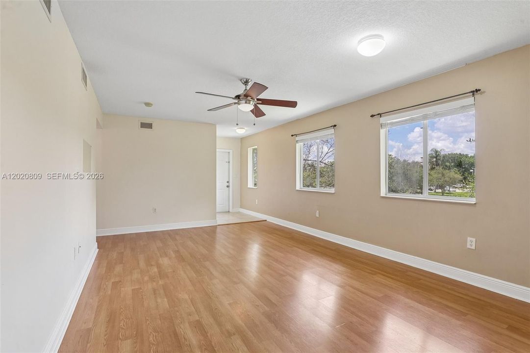 For Sale: $350,000 (3 beds, 2 baths, 1100 Square Feet)