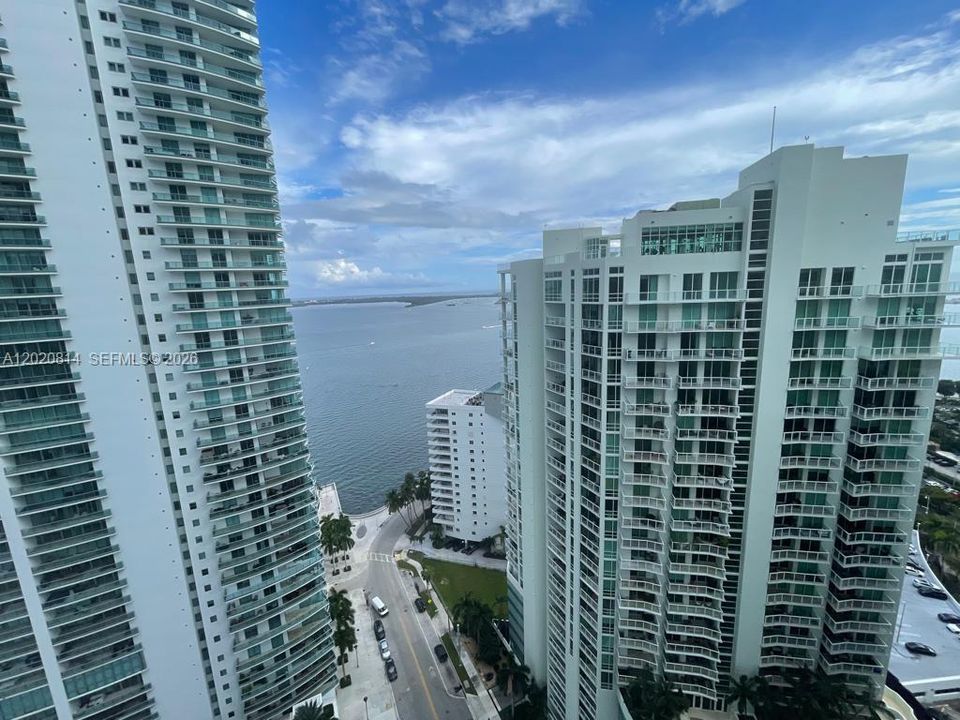For Rent: $3,600 (1 beds, 1 baths, 696 Square Feet)