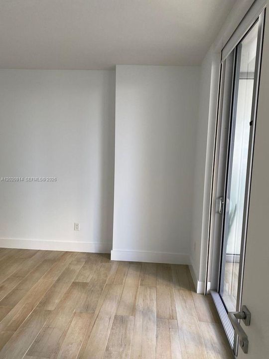 For Rent: $3,600 (1 beds, 1 baths, 696 Square Feet)