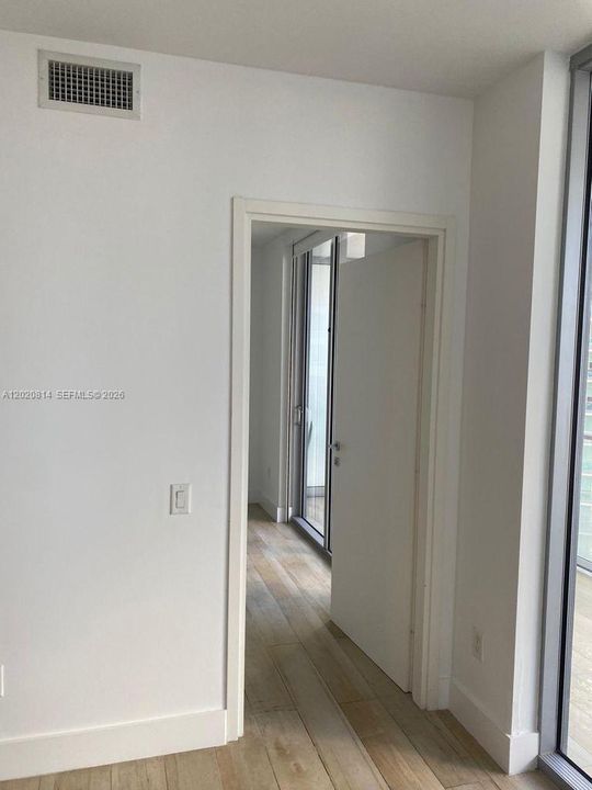 For Rent: $3,600 (1 beds, 1 baths, 696 Square Feet)