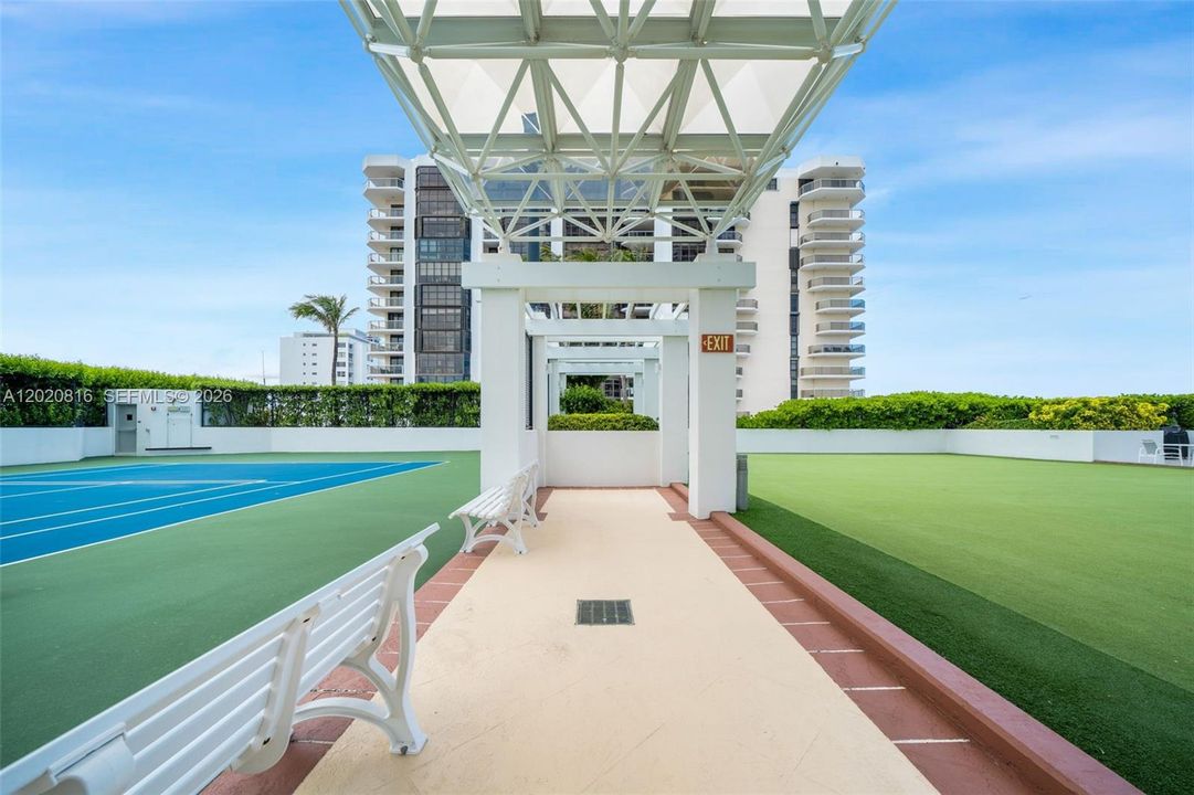 待售: $825,000 (1 贝兹, 1 浴室, 808 平方英尺)