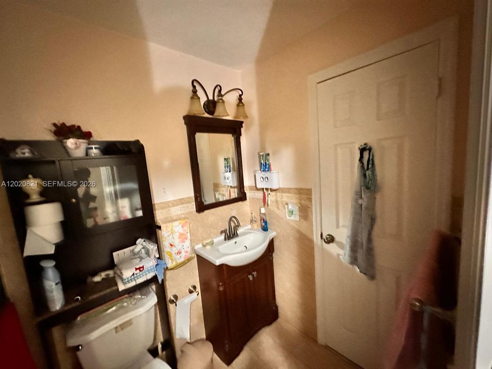 На продажу: $300,000 (2 спален, 2 ванн, 948 Квадратных фут)
