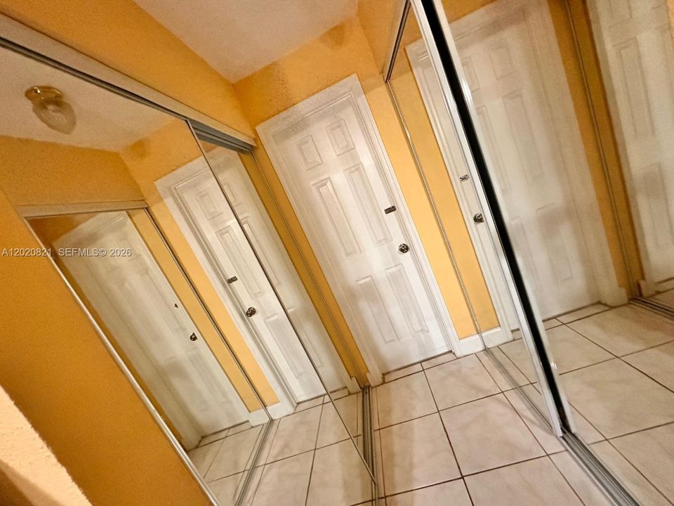 На продажу: $300,000 (2 спален, 2 ванн, 948 Квадратных фут)