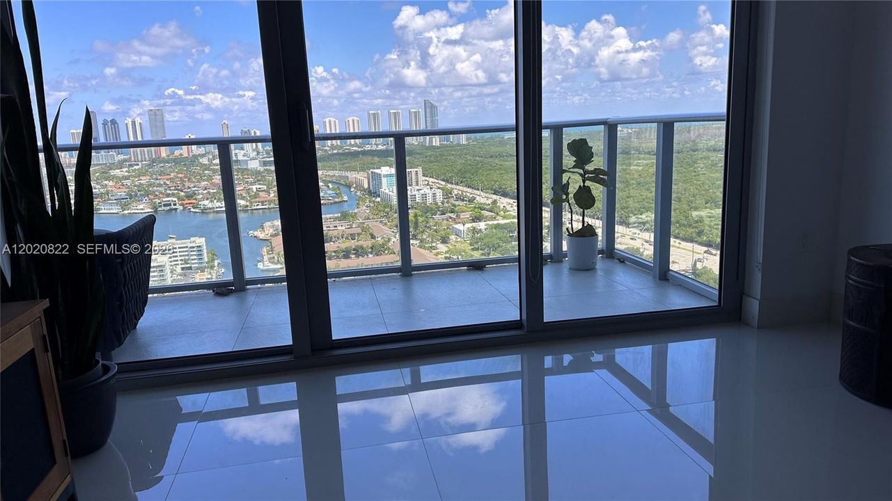 Activo con contrato: $4,300 (2 camas, 2 baños, 1119 Pies cuadrados)