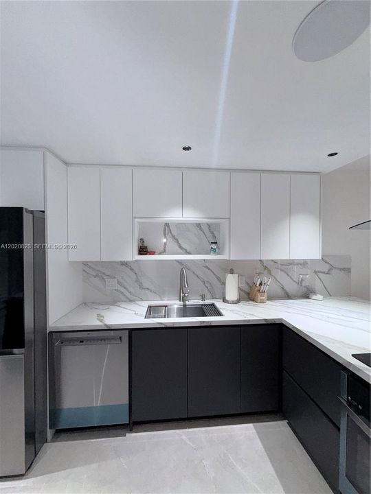 For Sale: $319,000 (2 beds, 2 baths, 1064 Square Feet)