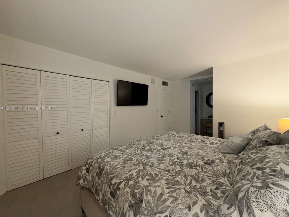 For Sale: $319,000 (2 beds, 2 baths, 1064 Square Feet)
