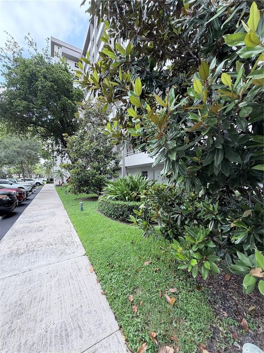 For Sale: $319,000 (2 beds, 2 baths, 1064 Square Feet)