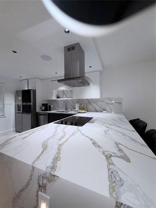For Sale: $319,000 (2 beds, 2 baths, 1064 Square Feet)