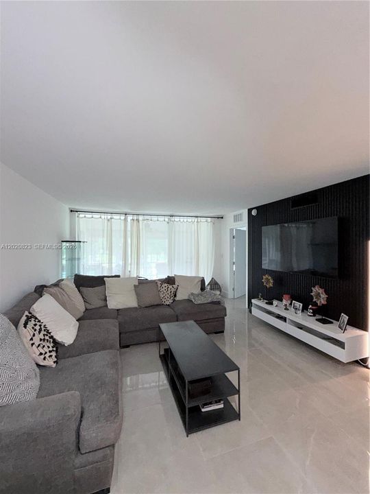 For Sale: $319,000 (2 beds, 2 baths, 1064 Square Feet)