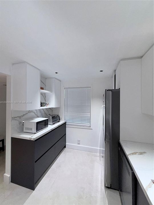 For Sale: $319,000 (2 beds, 2 baths, 1064 Square Feet)