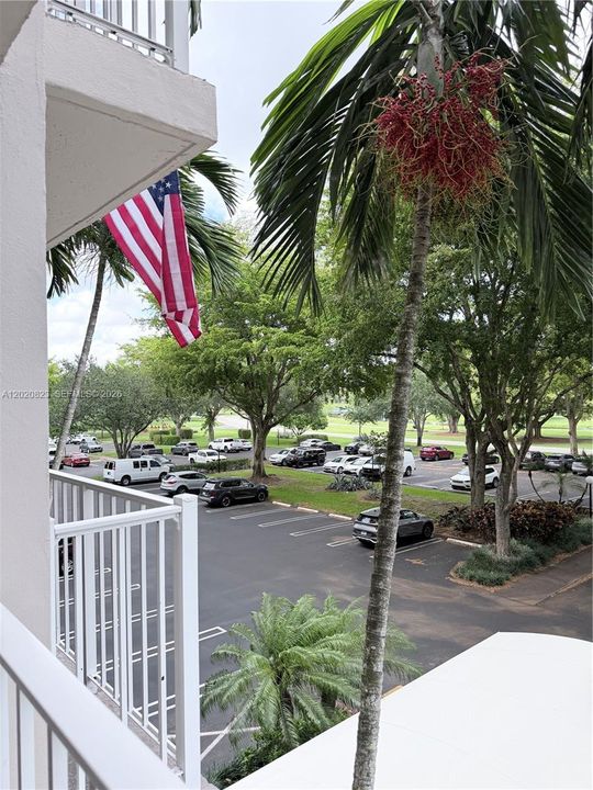 For Sale: $319,000 (2 beds, 2 baths, 1064 Square Feet)