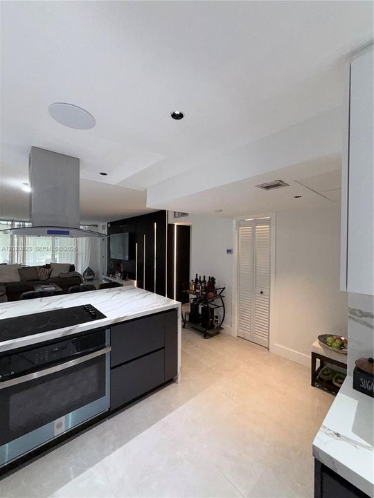 For Sale: $319,000 (2 beds, 2 baths, 1064 Square Feet)