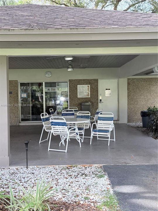For Sale: $319,000 (2 beds, 2 baths, 1064 Square Feet)