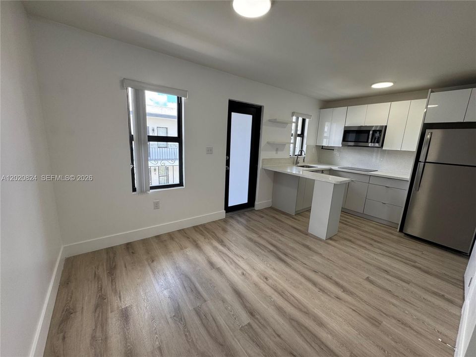 Activo con contrato: $1,600 (1 camas, 1 baños, 1000 Pies cuadrados)