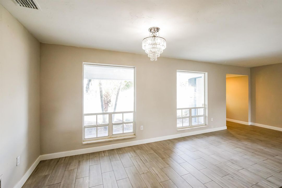 6-photo-Dining-Room-69001182-2fa8-42a1-8