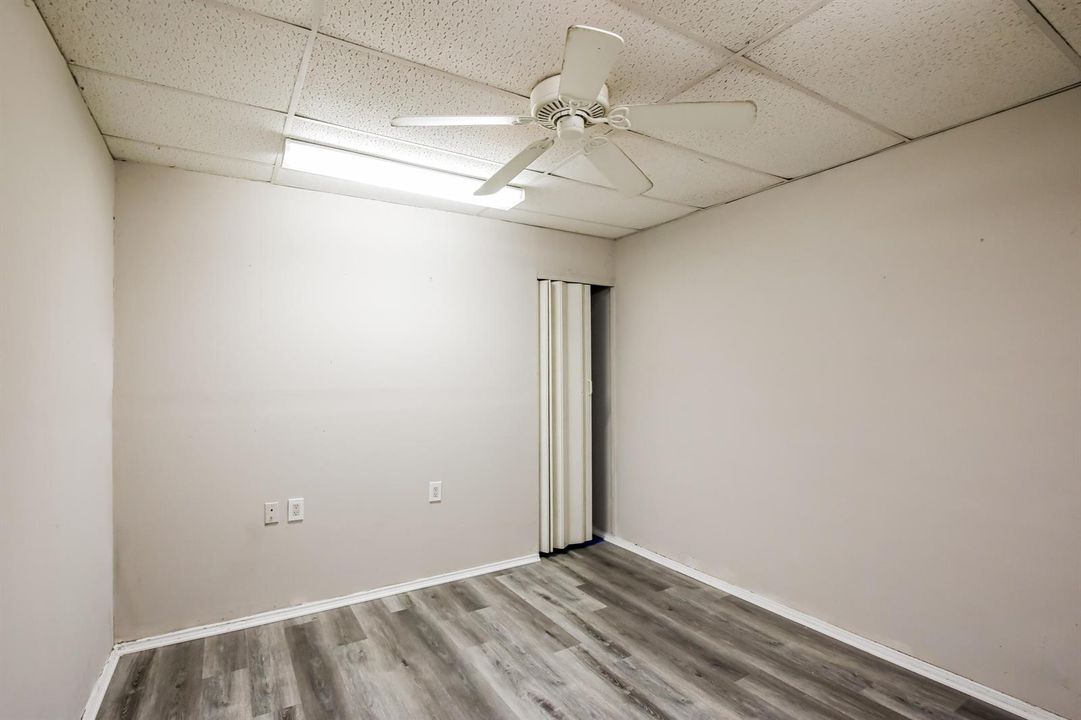 16-photo-Bedroom-16dd6914-467f-4811-8739