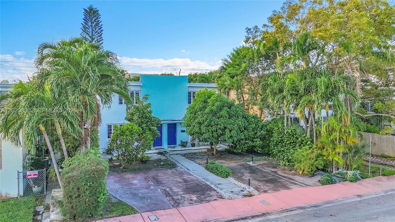 Active With Contract: $1,500 (1 beds, 1 baths, 400 Square Feet)