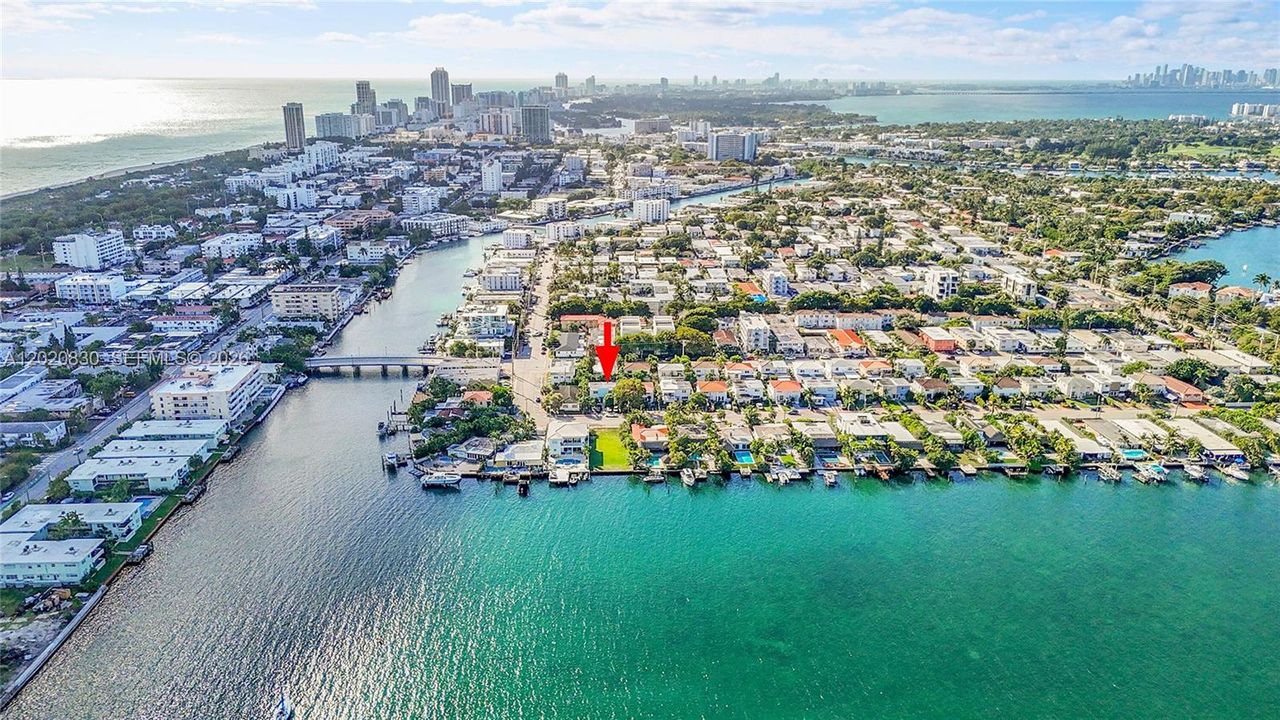 Active With Contract: $1,500 (1 beds, 1 baths, 400 Square Feet)