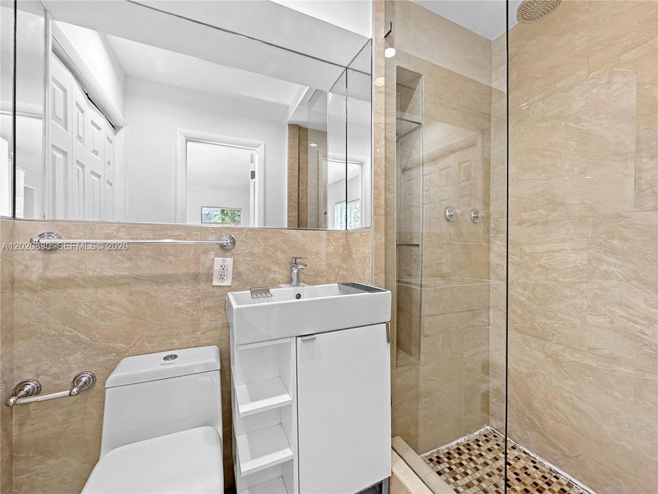 Active With Contract: $1,500 (1 beds, 1 baths, 400 Square Feet)