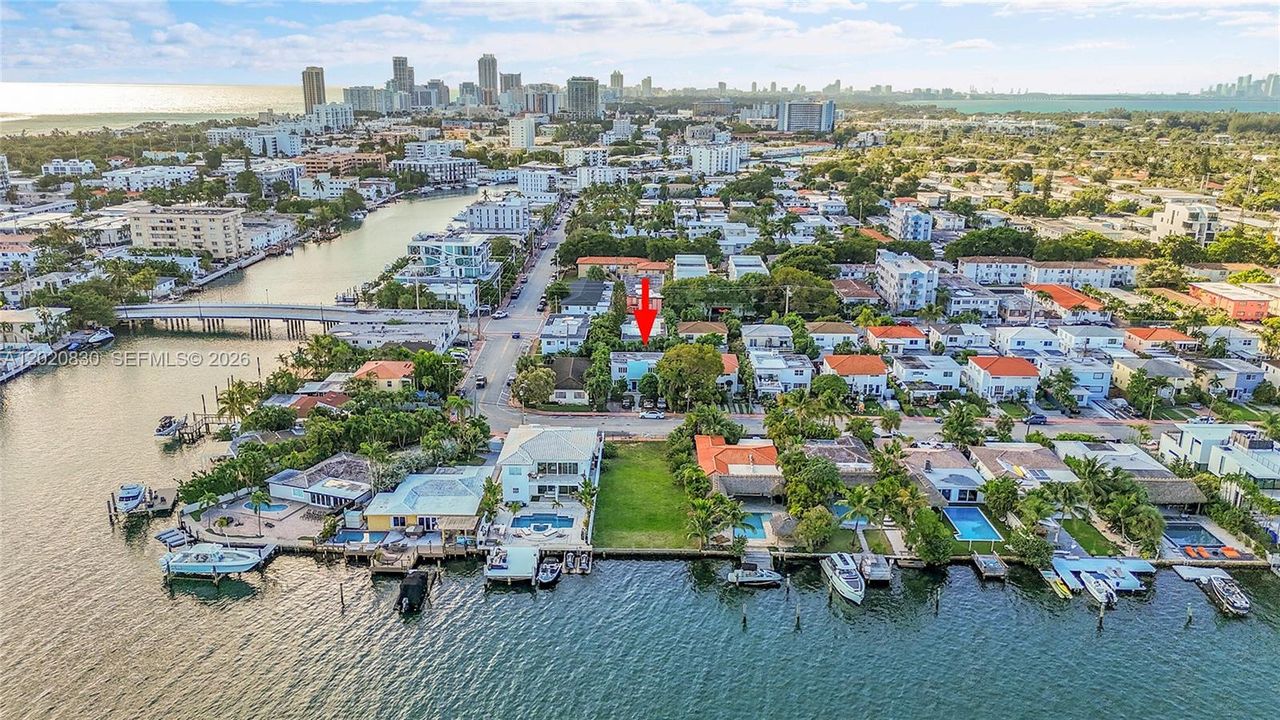 Active With Contract: $1,500 (1 beds, 1 baths, 400 Square Feet)