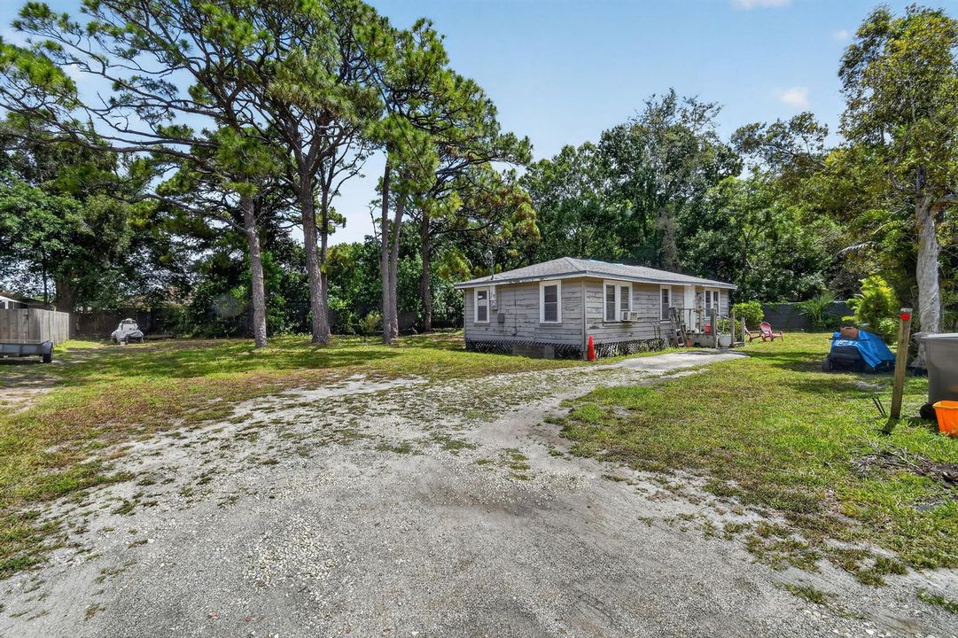 6761PalmGardenSt(2)