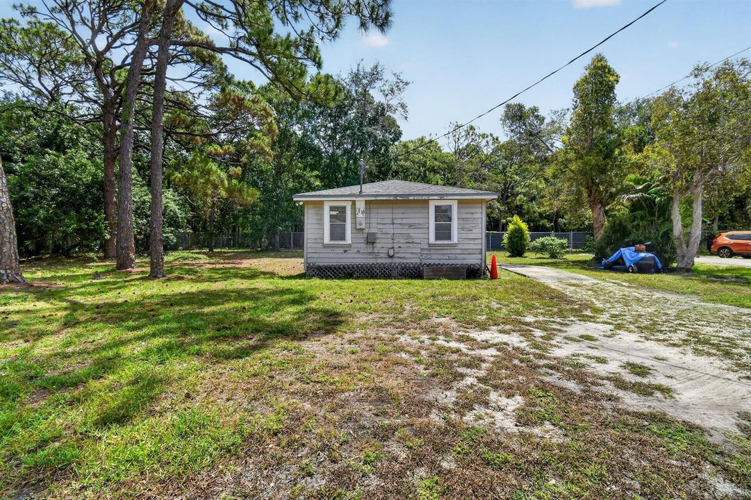 6761PalmGardenSt(3)