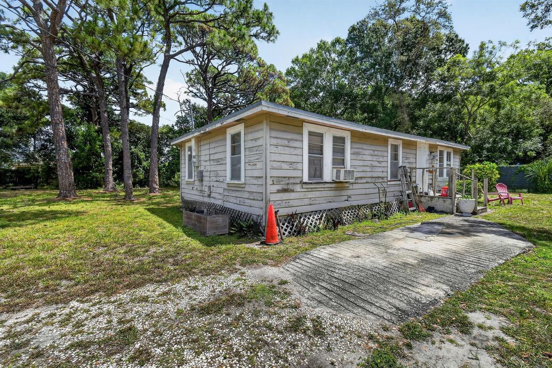 6761PalmGardenSt(1)