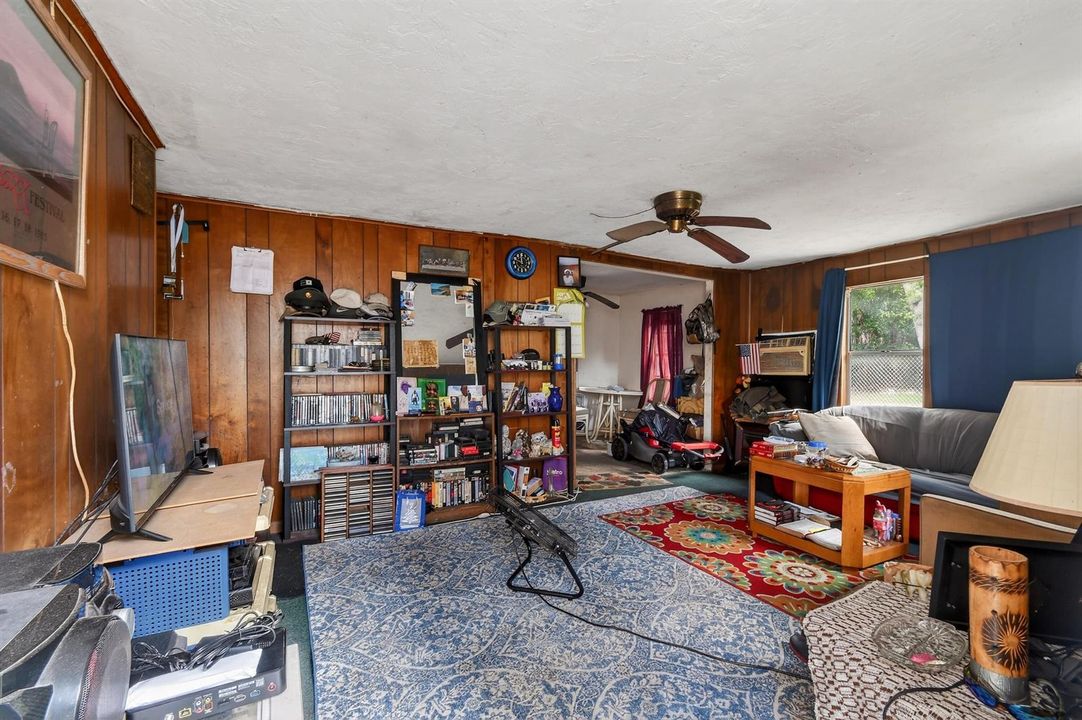 6761PalmGardenSt(9)