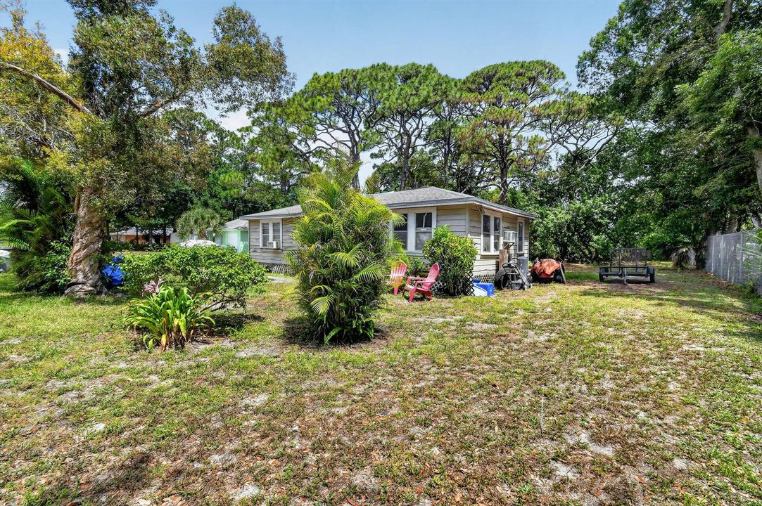 6761PalmGardenSt(7)