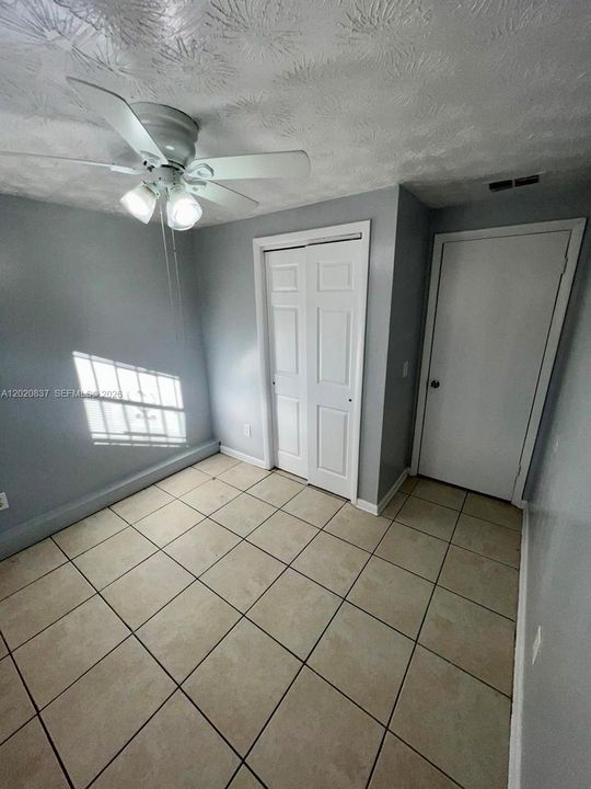 For Rent: $1,000 (3 beds, 1 baths, 828 Square Feet)