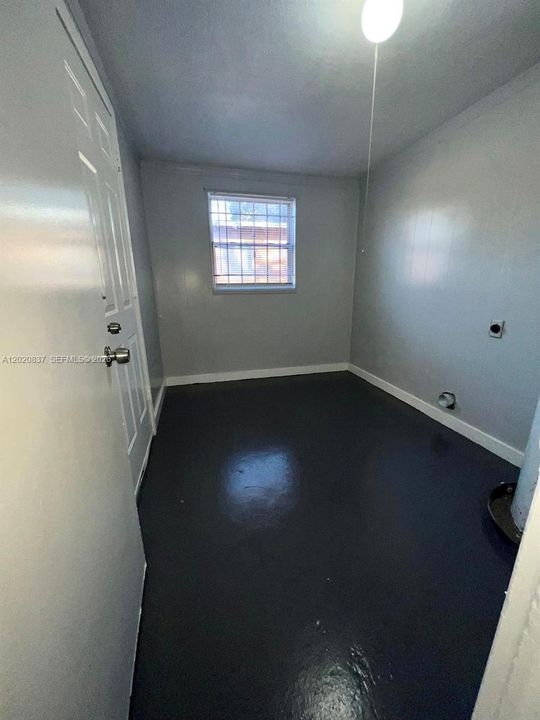 For Rent: $1,000 (3 beds, 1 baths, 828 Square Feet)