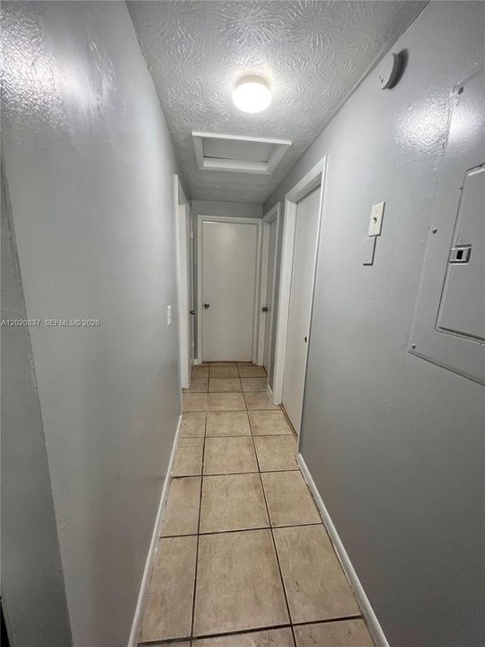 For Rent: $1,000 (3 beds, 1 baths, 828 Square Feet)
