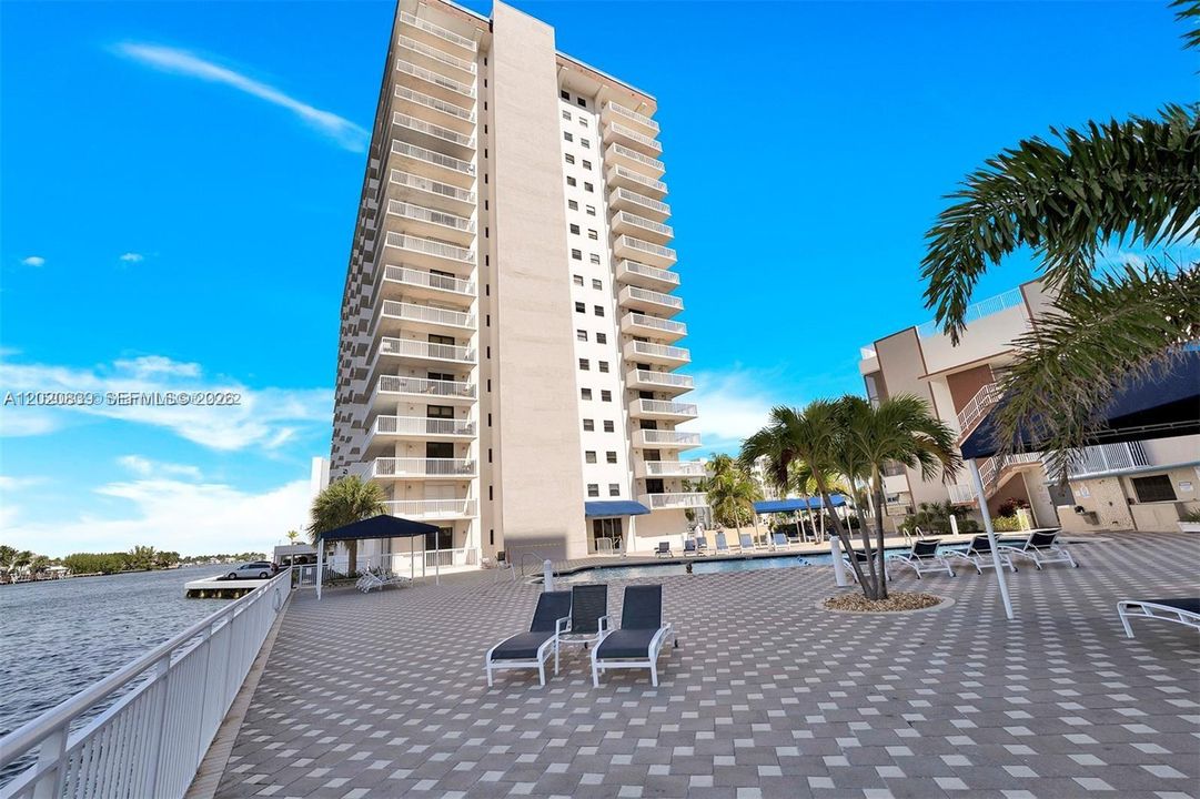 For Rent: $5,600 (3 beds, 2 baths, 1721 Square Feet)