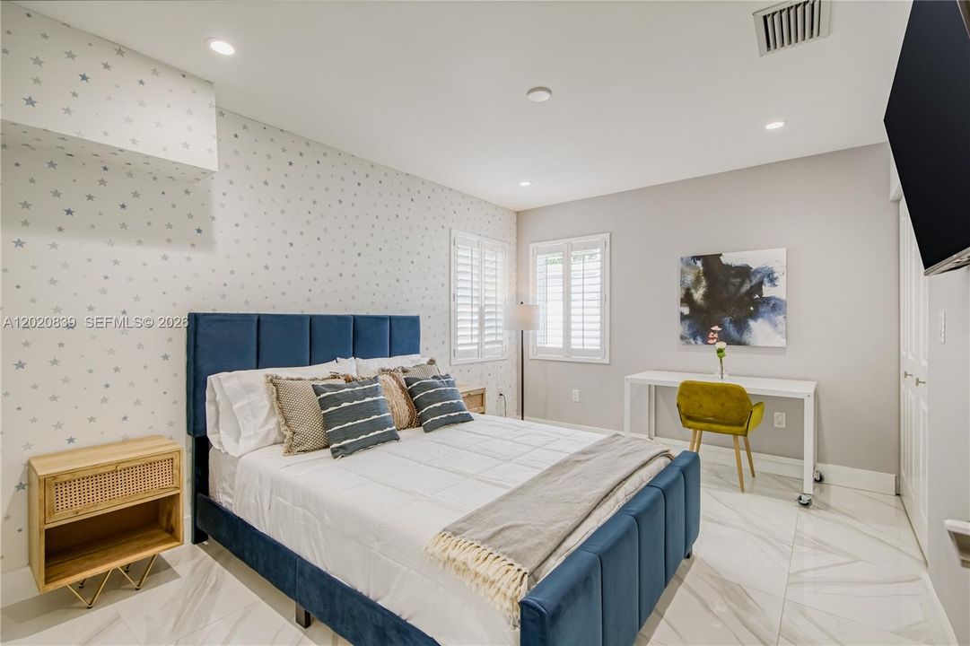 For Rent: $5,600 (3 beds, 2 baths, 1721 Square Feet)