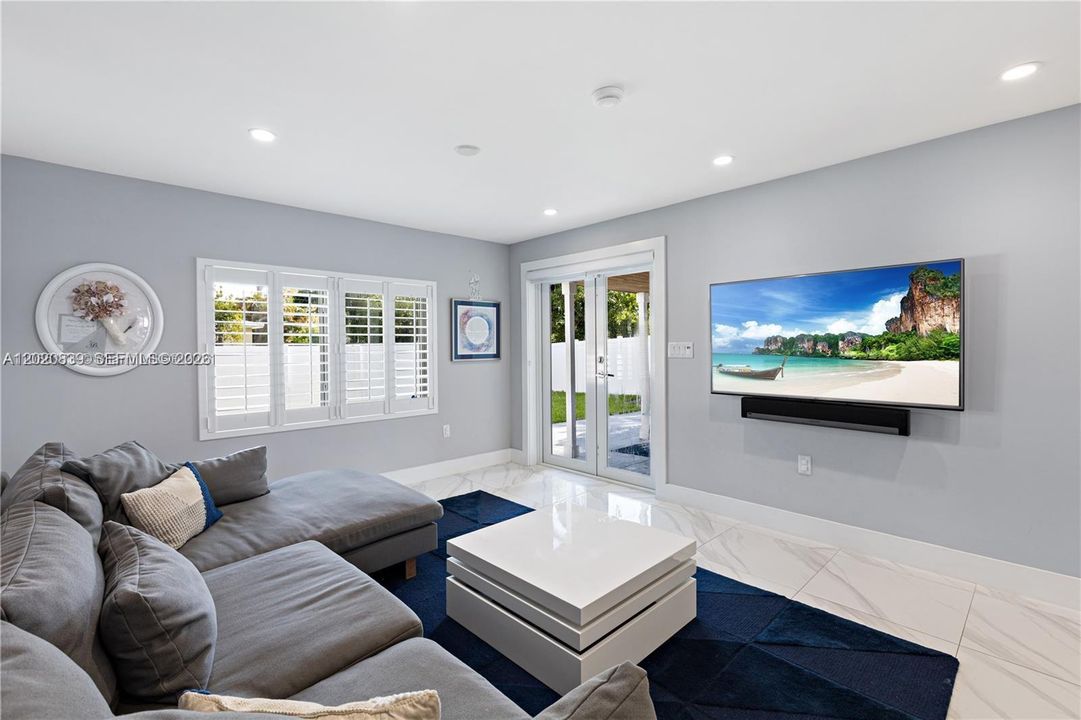 For Rent: $5,600 (3 beds, 2 baths, 1721 Square Feet)