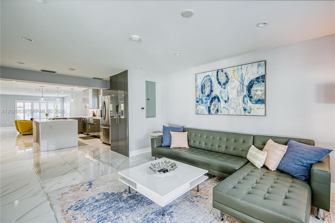 For Rent: $5,600 (3 beds, 2 baths, 1721 Square Feet)