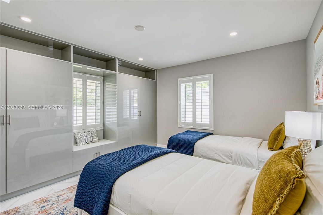 For Rent: $5,600 (3 beds, 2 baths, 1721 Square Feet)