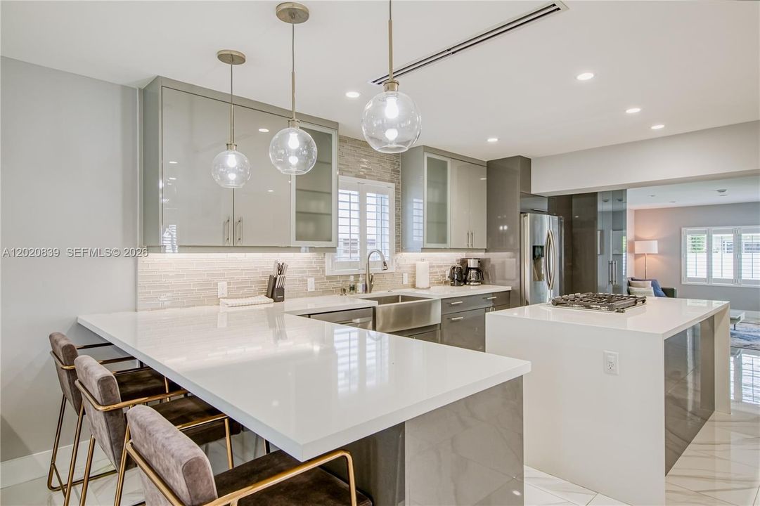 For Rent: $5,600 (3 beds, 2 baths, 1721 Square Feet)