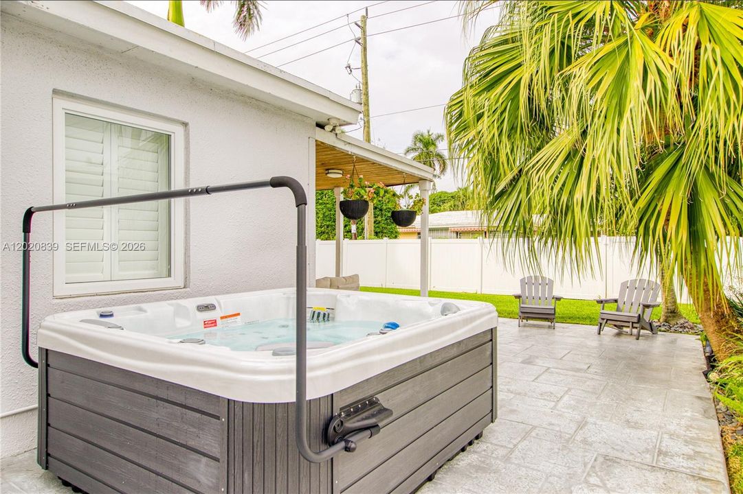 For Rent: $5,600 (3 beds, 2 baths, 1721 Square Feet)