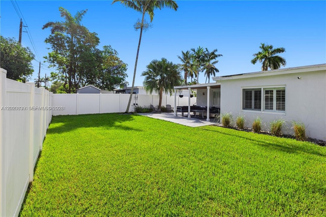 For Rent: $5,600 (3 beds, 2 baths, 1721 Square Feet)