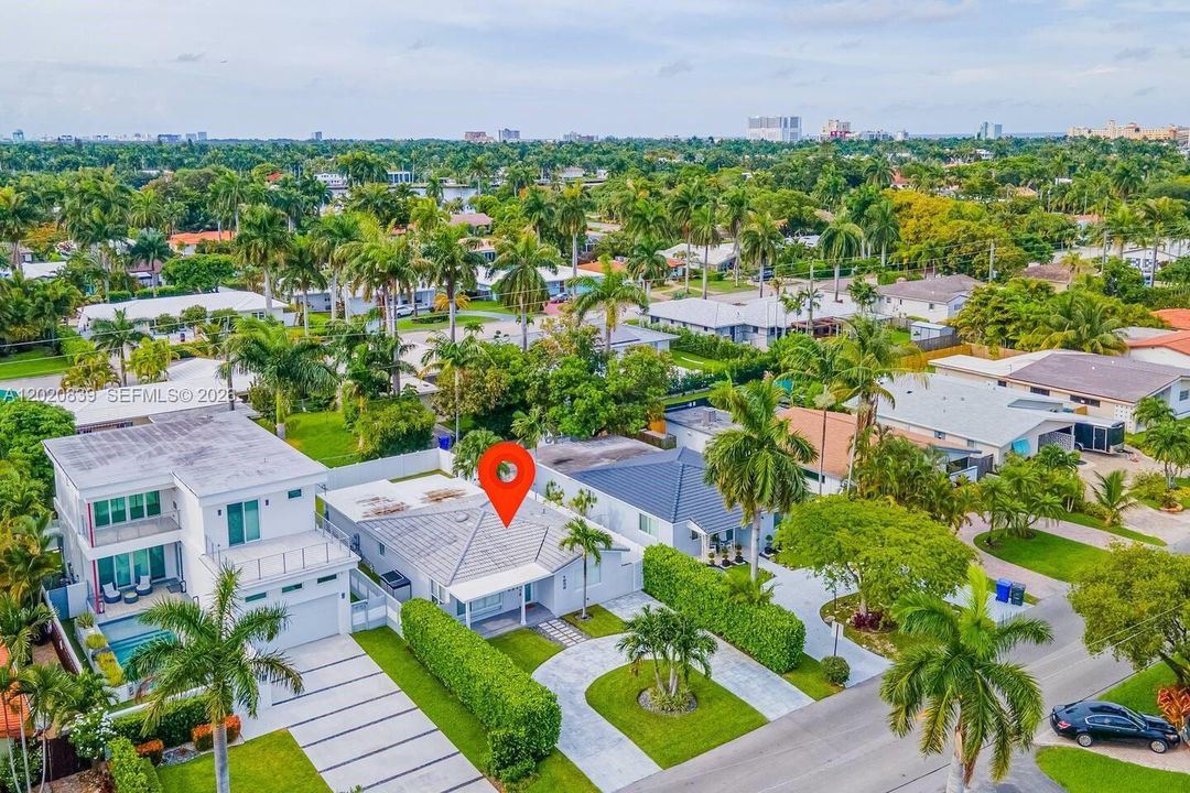 For Rent: $5,600 (3 beds, 2 baths, 1721 Square Feet)