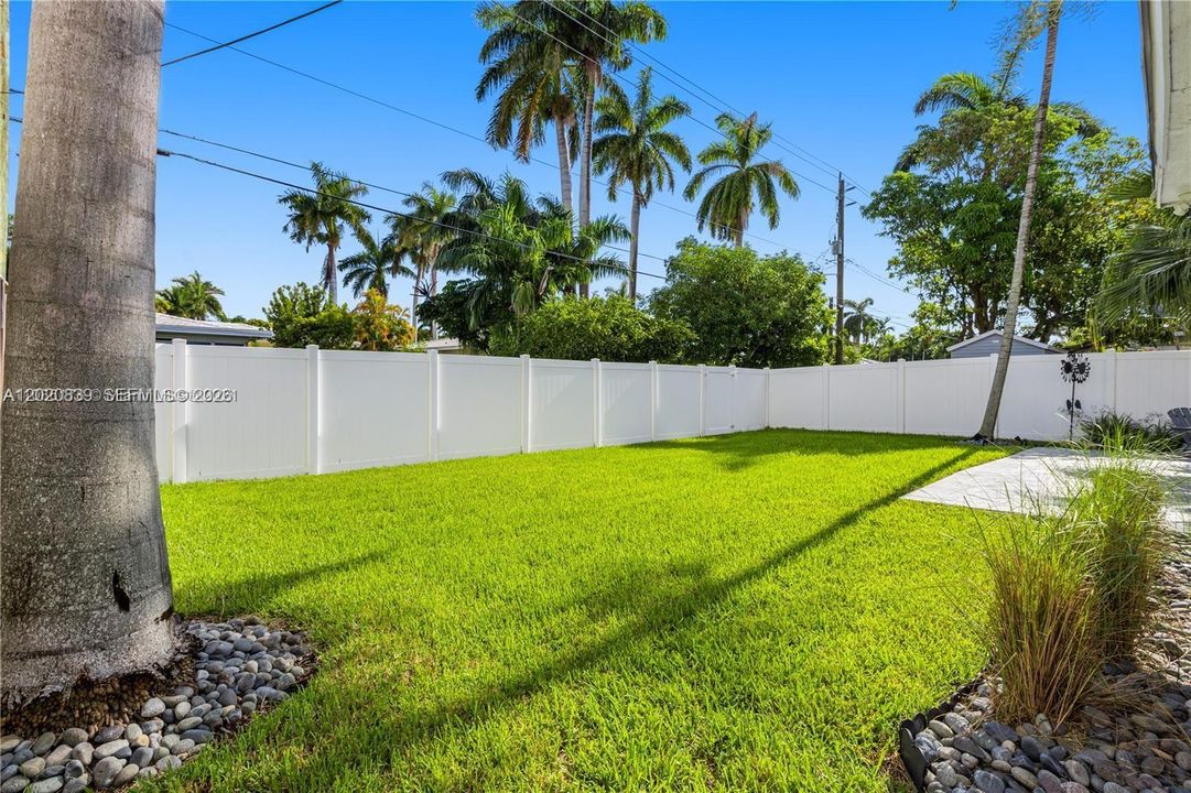 For Rent: $5,600 (3 beds, 2 baths, 1721 Square Feet)