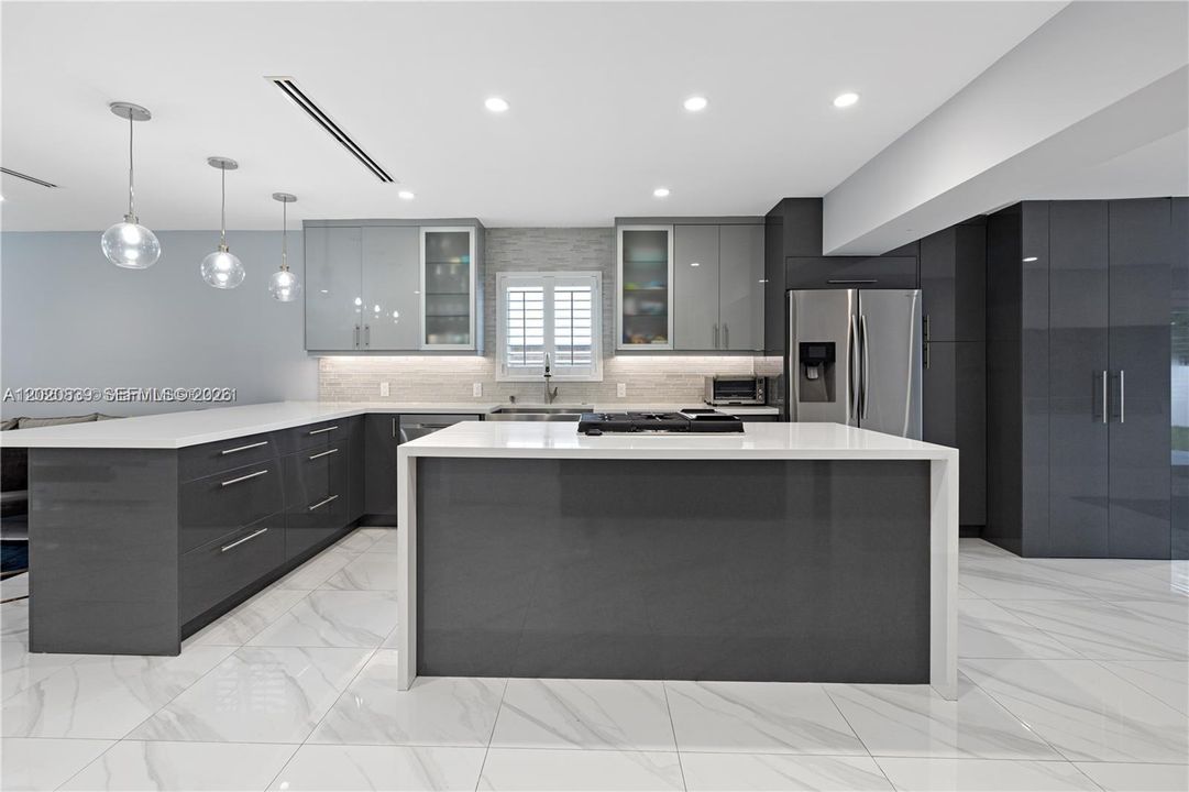 For Rent: $5,600 (3 beds, 2 baths, 1721 Square Feet)