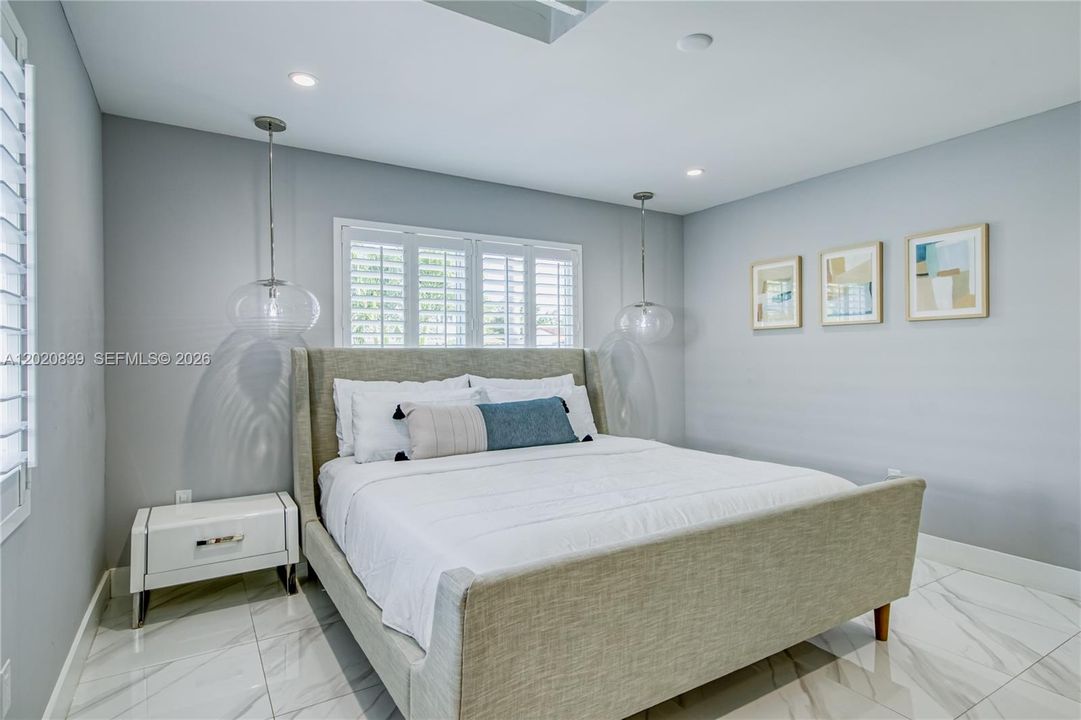 For Rent: $5,600 (3 beds, 2 baths, 1721 Square Feet)