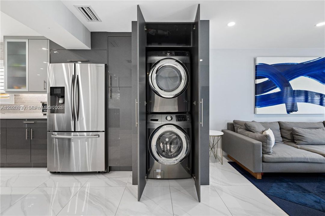 For Rent: $5,600 (3 beds, 2 baths, 1721 Square Feet)