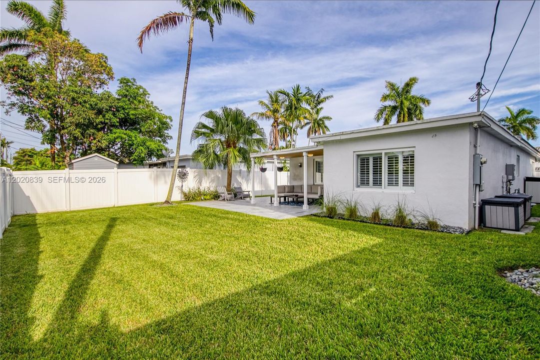 For Rent: $5,600 (3 beds, 2 baths, 1721 Square Feet)