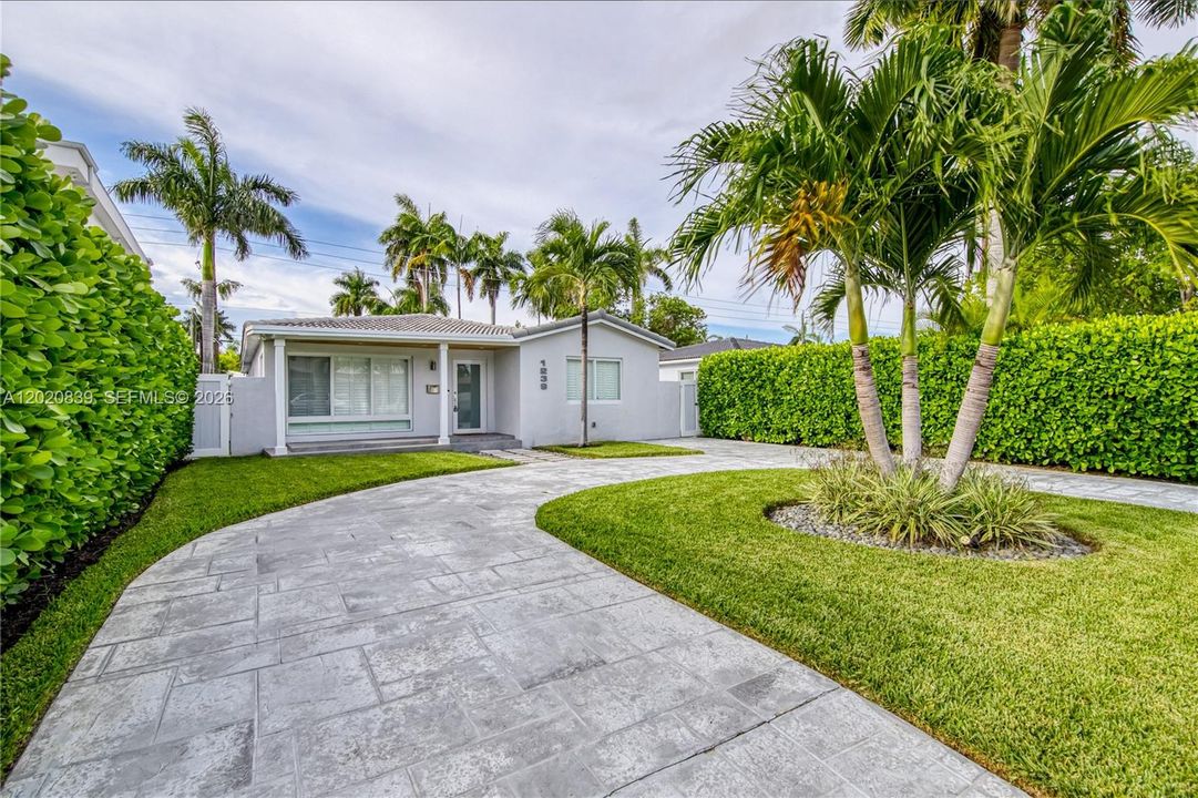 For Rent: $5,600 (3 beds, 2 baths, 1721 Square Feet)
