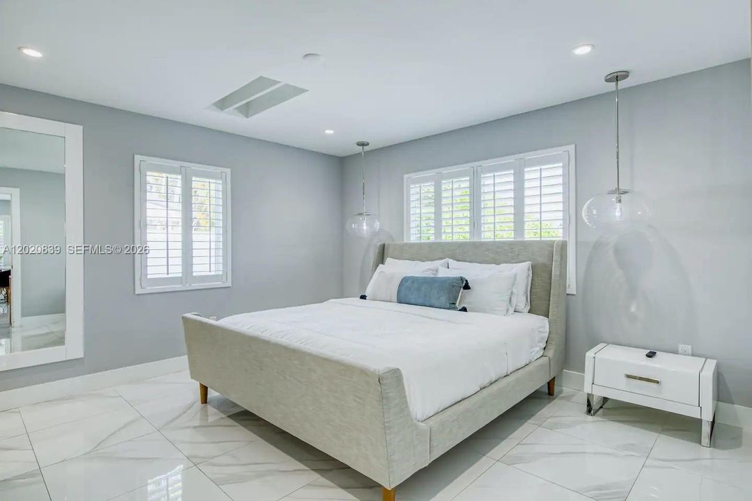 For Rent: $5,600 (3 beds, 2 baths, 1721 Square Feet)