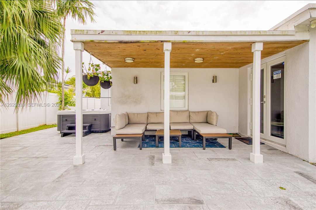 For Rent: $5,600 (3 beds, 2 baths, 1721 Square Feet)
