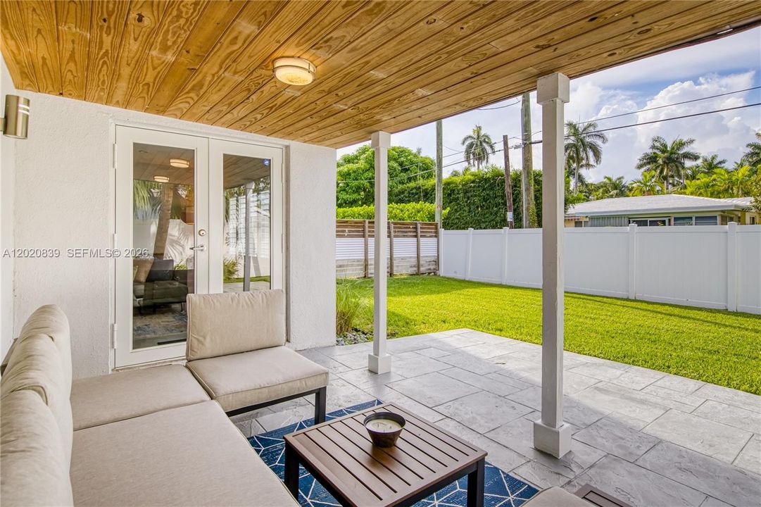 For Rent: $5,600 (3 beds, 2 baths, 1721 Square Feet)
